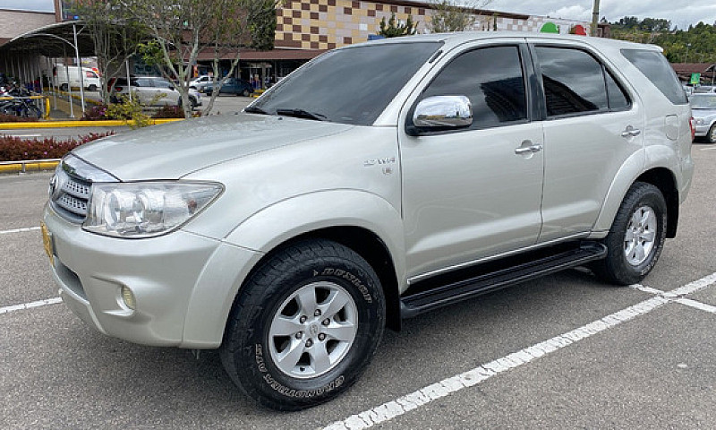 Toyota Fortuner 2.7L...