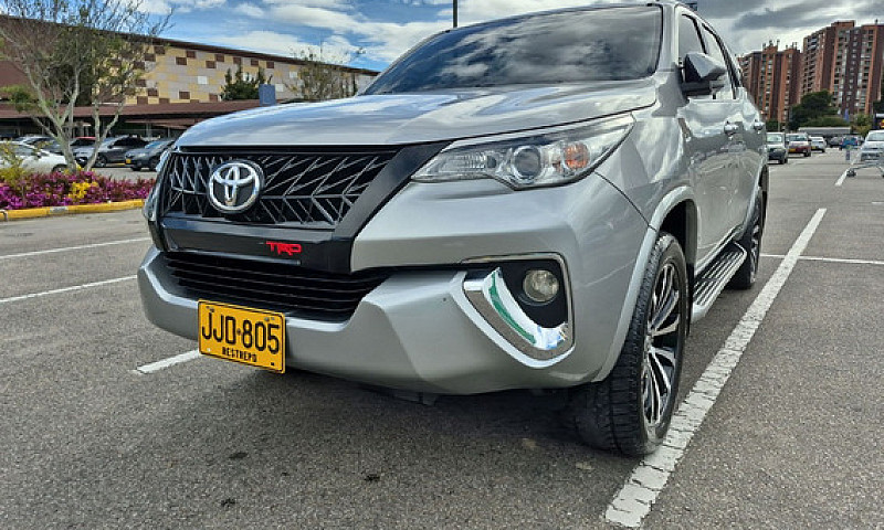 Toyota Fortuner 2.8L...