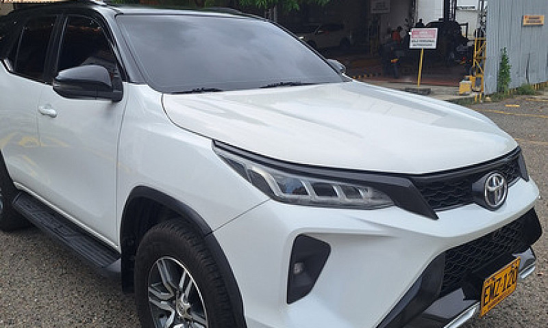 Toyota Fortuner 2.7L...