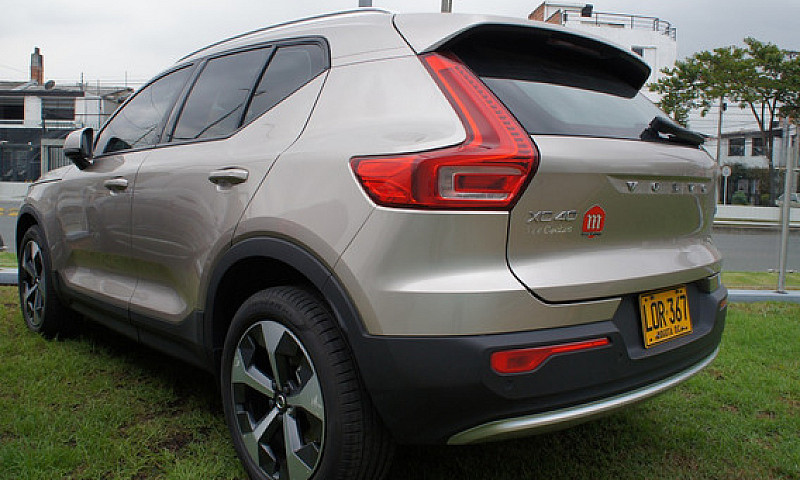 Volvo Xc40 2.0 Hibri...