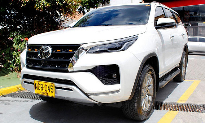 Toyota Fortuner Srv ...