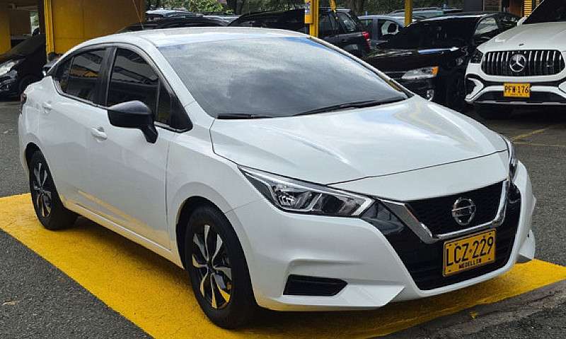 Nissan Versa 1.6 Sen...
