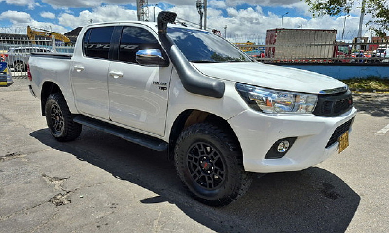 Toyota Hilux 2.4L...