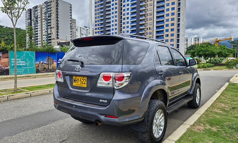 Toyota Fortuner 2.7L...