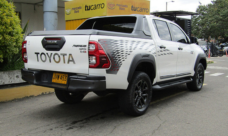 Toyota Hilux 2.8 Adv...