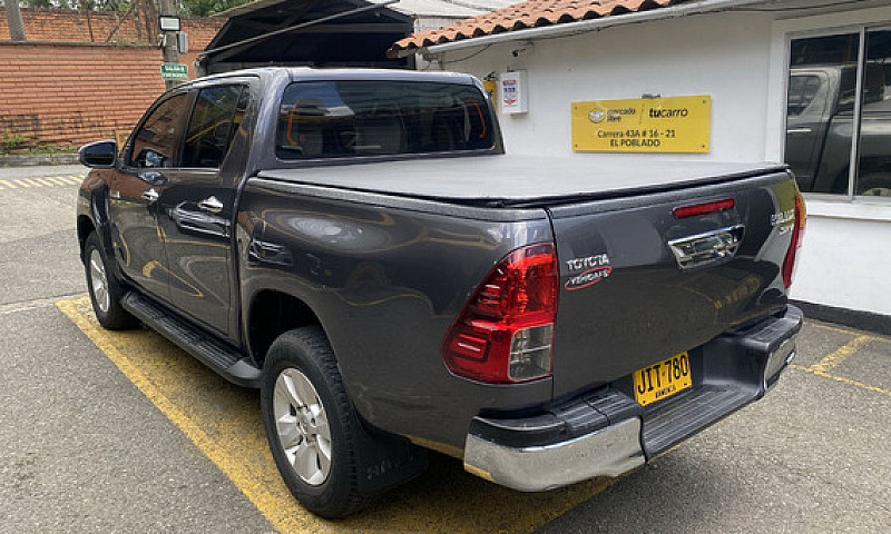 Toyota Hilux  2.8 Sr...
