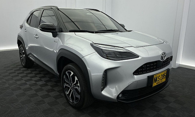 Toyota Yaris Cross 1...