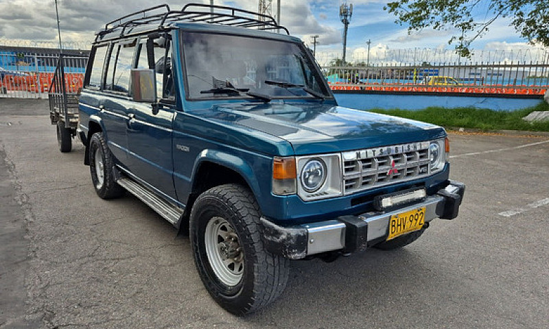 Mitsubishi Montero 3...