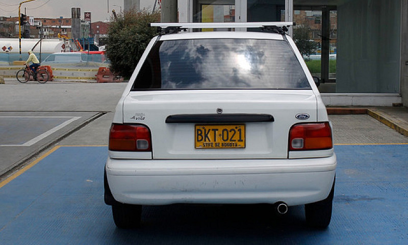 Ford Festiva Avila...