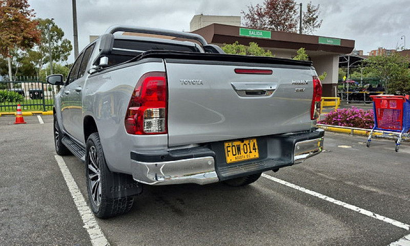 Toyota Hilux 2.8L...