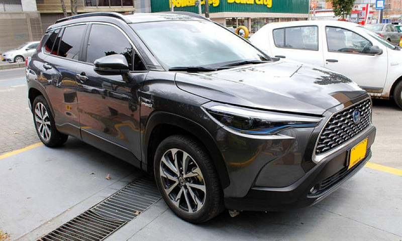 Toyota Corolla Cross...
