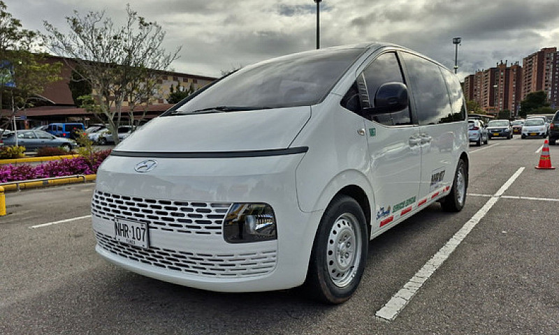 Hyundai Staria 2.2 D...