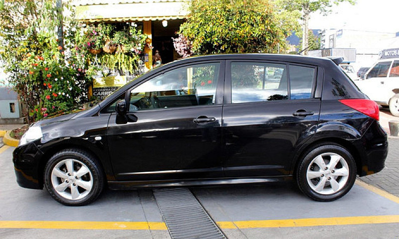 Nissan Tiida 1.8 Hat...