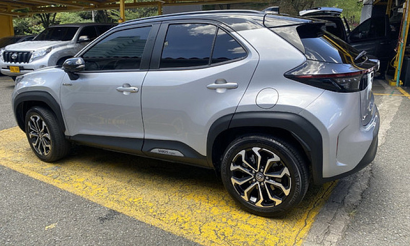 Toyota Yaris Cross 1...