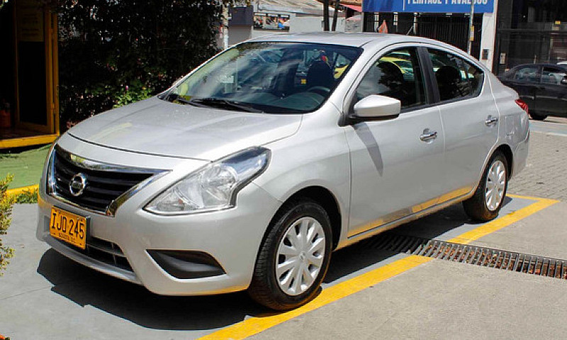 Nissan Versa 1.6 Sen...