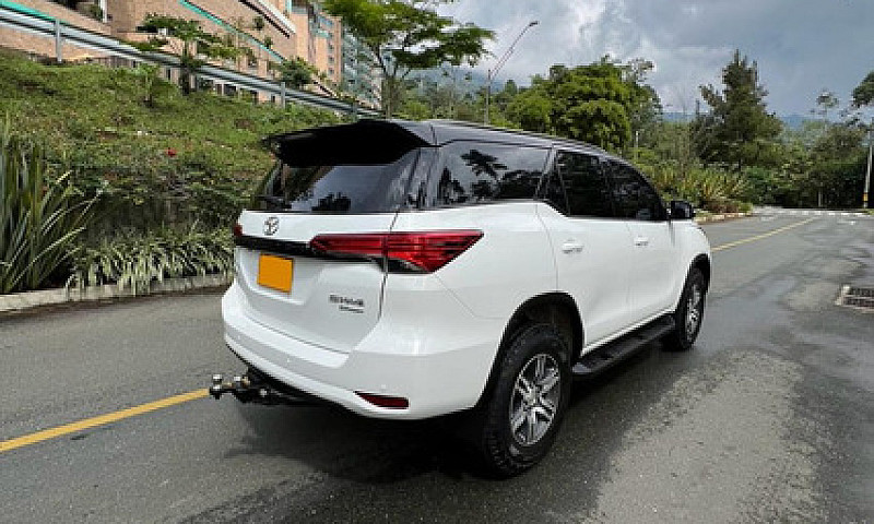 Toyota Fortuner 2.7 ...