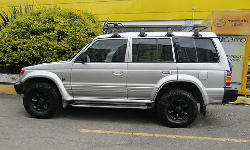 Mitsubishi Montero 3...