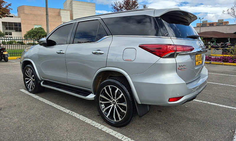 Toyota Fortuner 2.8L...