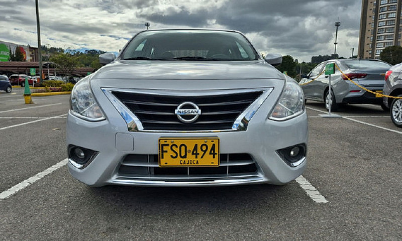 Nissan Versa 1.6 Adv...