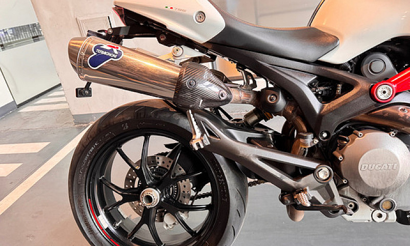 Ducati Monster 796 B...