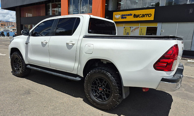 Toyota Hilux 2.4L...
