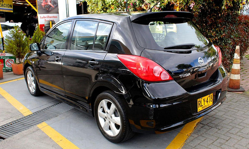 Nissan Tiida 1.8 Hat...