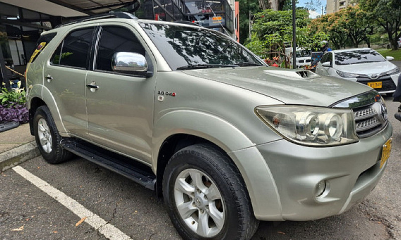 Toyota Fortuner 3.0 ...