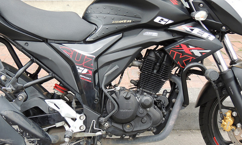 Motocicleta Gixxer 1...