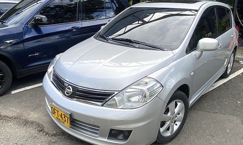 Nissan Tiida 1.8 Pre...