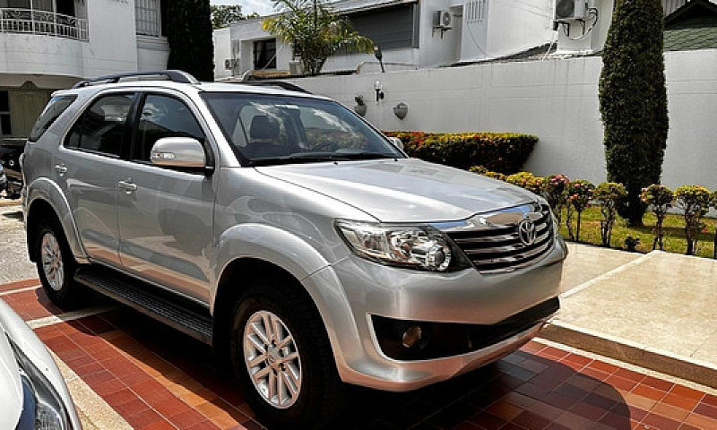 Toyota Fortuner 2.7L...