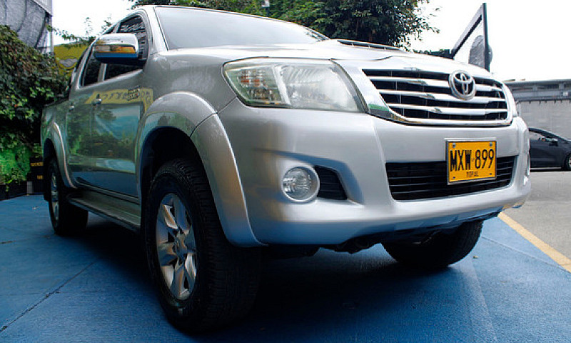 Toyota Hilux Vigo D4...