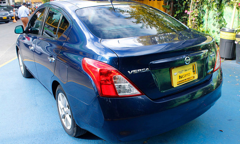 Nissan Versa 1.6 Adv...