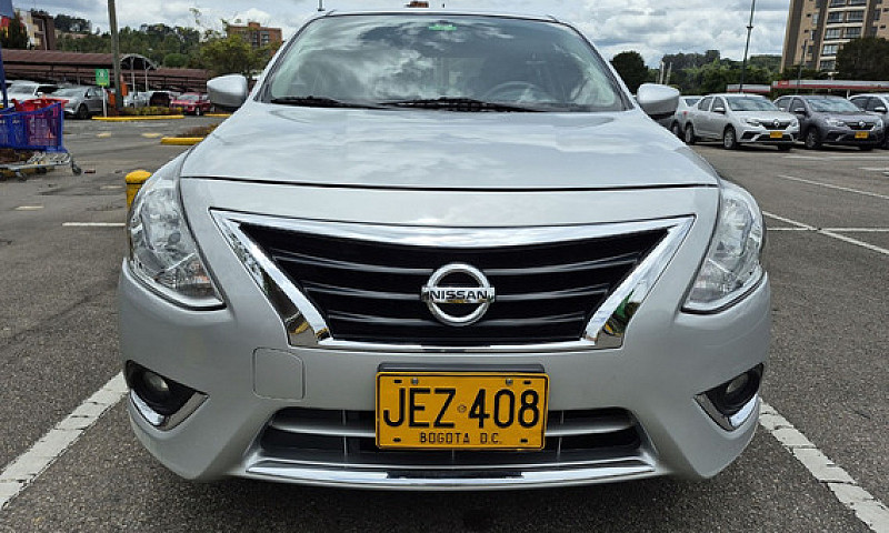Nissan Versa 1.6 Adv...