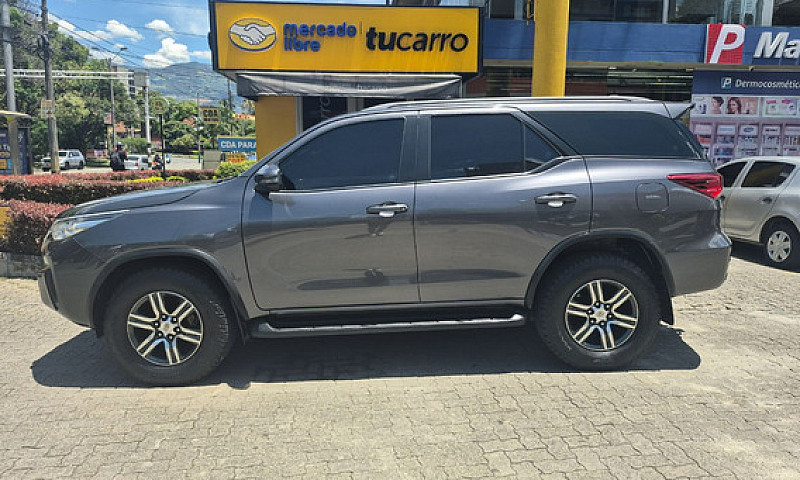 Toyota Fortuner 2.4 ...