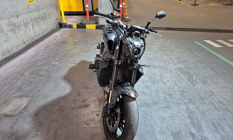 Yamaha Mt09 ...