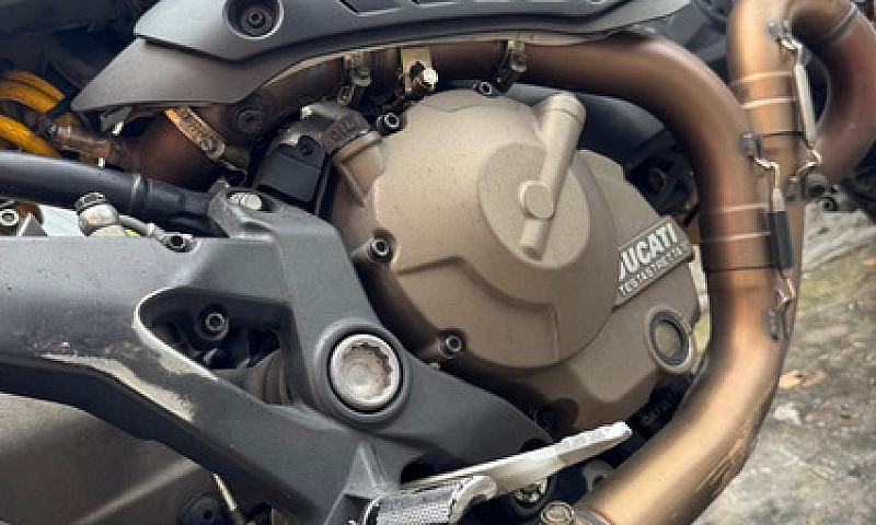Ducati Monster 821...