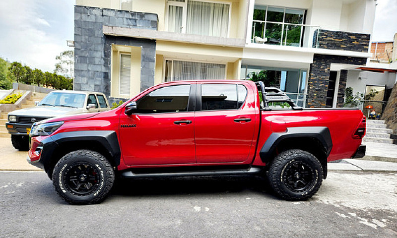 Toyota Hilux 2.8 Gr-...