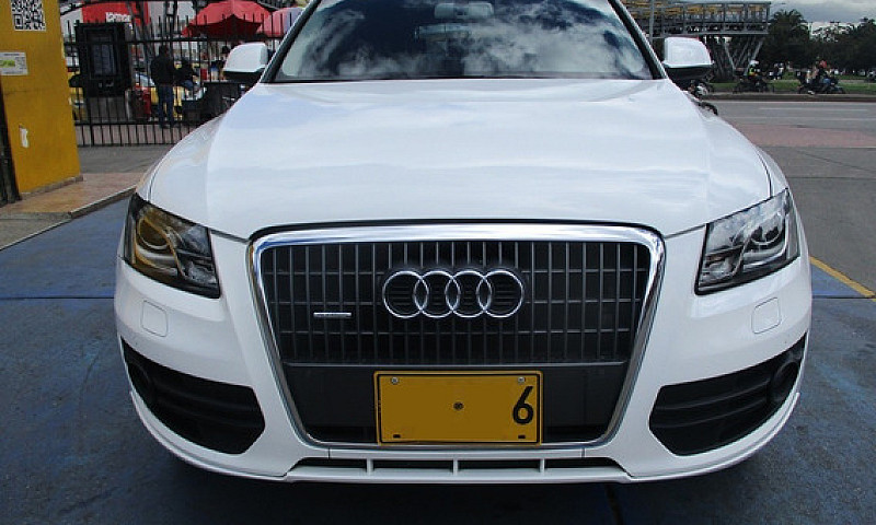 Audi Q5 Luxury 4X4 2...