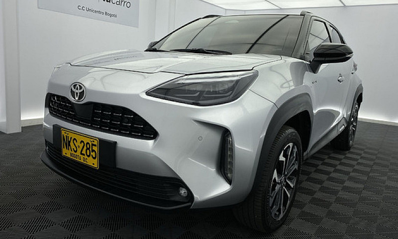 Toyota Yaris Cross 1...