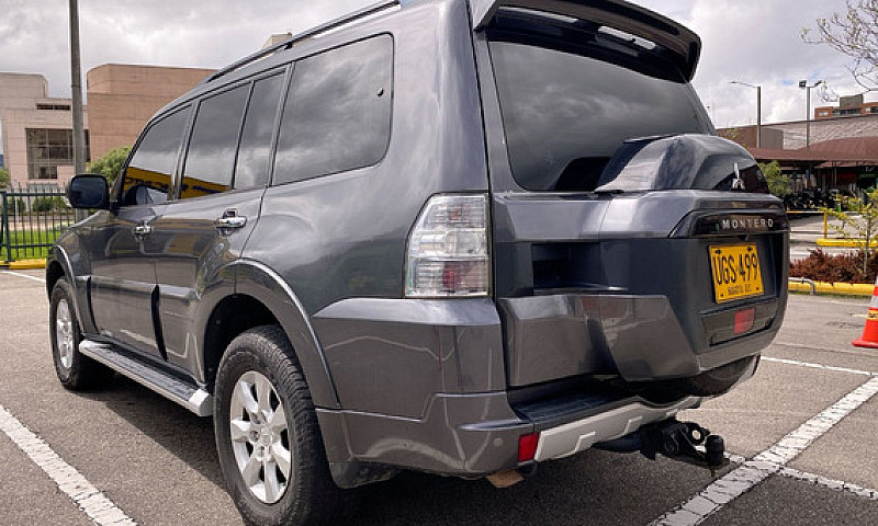 Mitsubishi Montero 3...