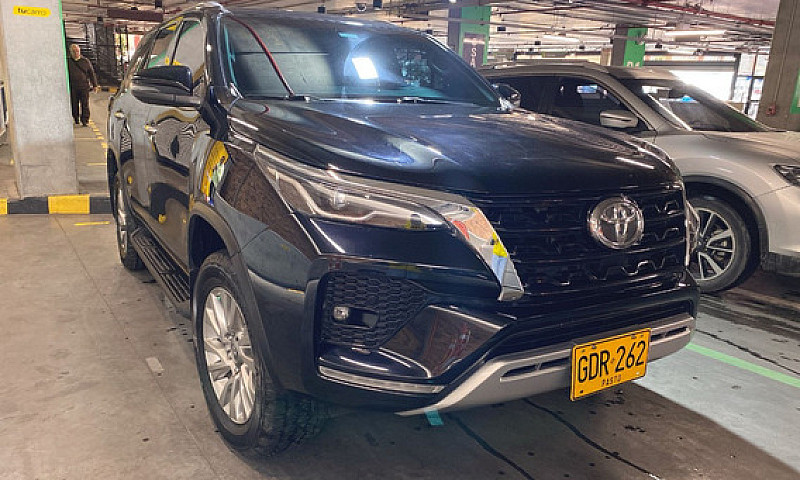 Toyota Fortuner 2.7L...