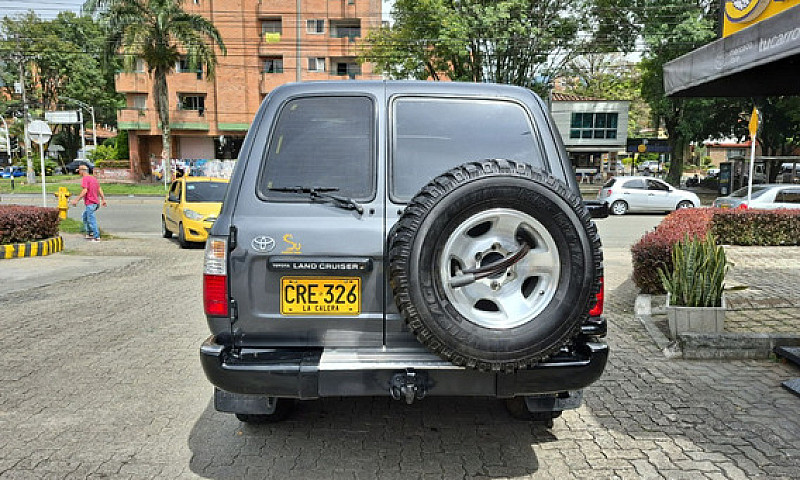 Toyota Land Cruiser ...
