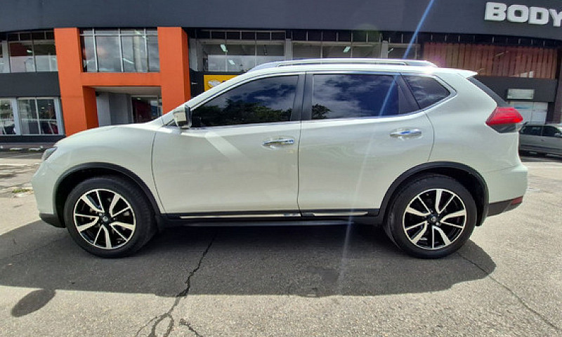 Nissan X-Trail 2.5 E...