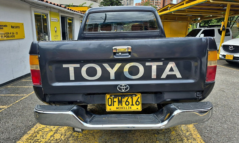Toyota Hilux 2.4 4X4...