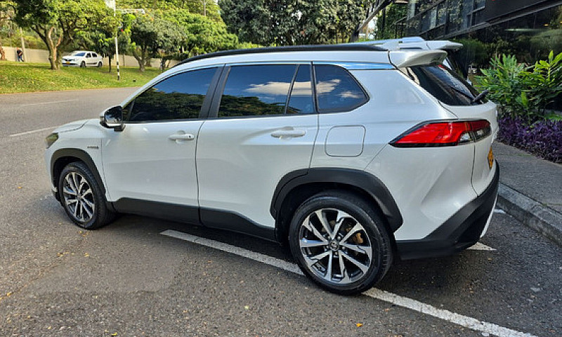 Toyota Corolla Cross...