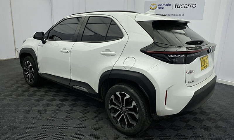 Toyota Yaris Cross 1...