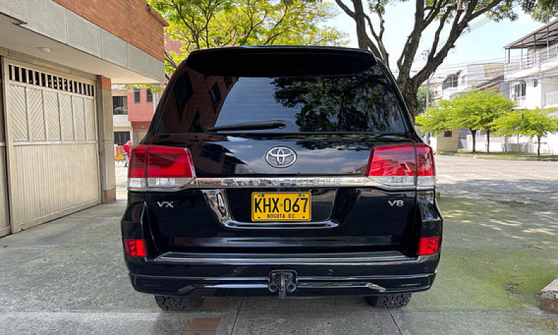 Toyota Land Cruiser ...