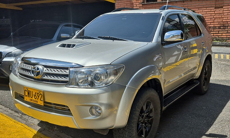 Toyota Fortuner 3.0 ...