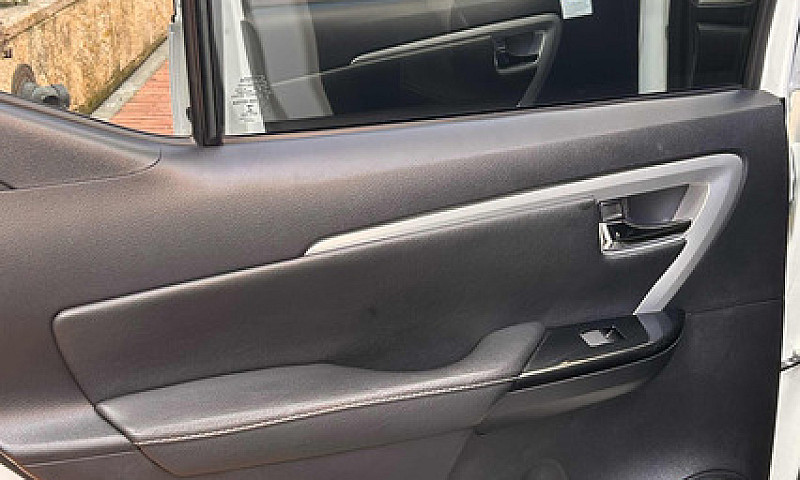 Toyota Fortuner 2.7L...
