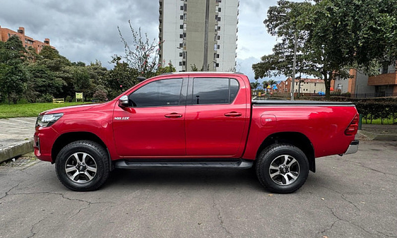 Toyota Hilux 2.8 Srx...